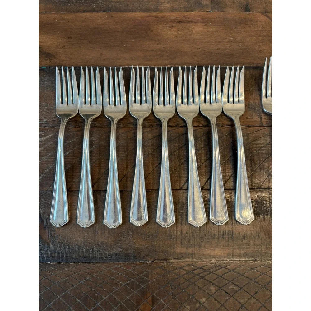 International Silverplate Co. XII 8 Salad Forks & 1 Dinner‎ Fork FLATWARE